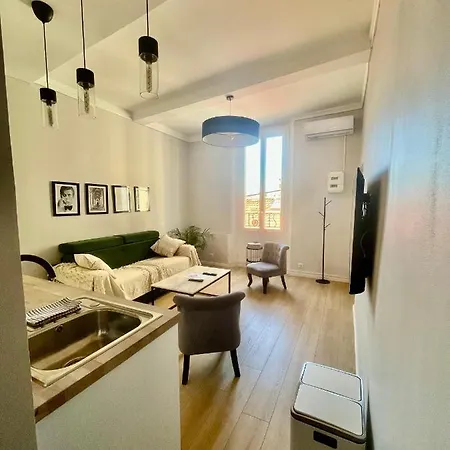 Apartment Nouveau Loft: Vieille-ville, Musee Picasso, Marche